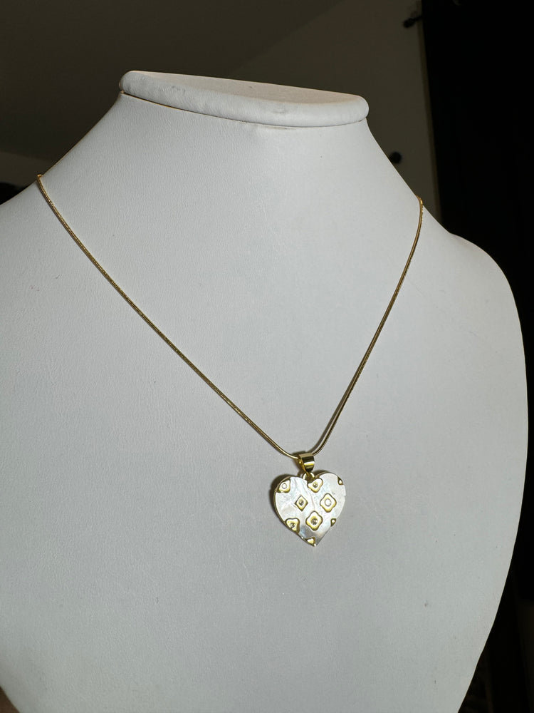 
                  
                    Clover Shell Heart Necklace
                  
                